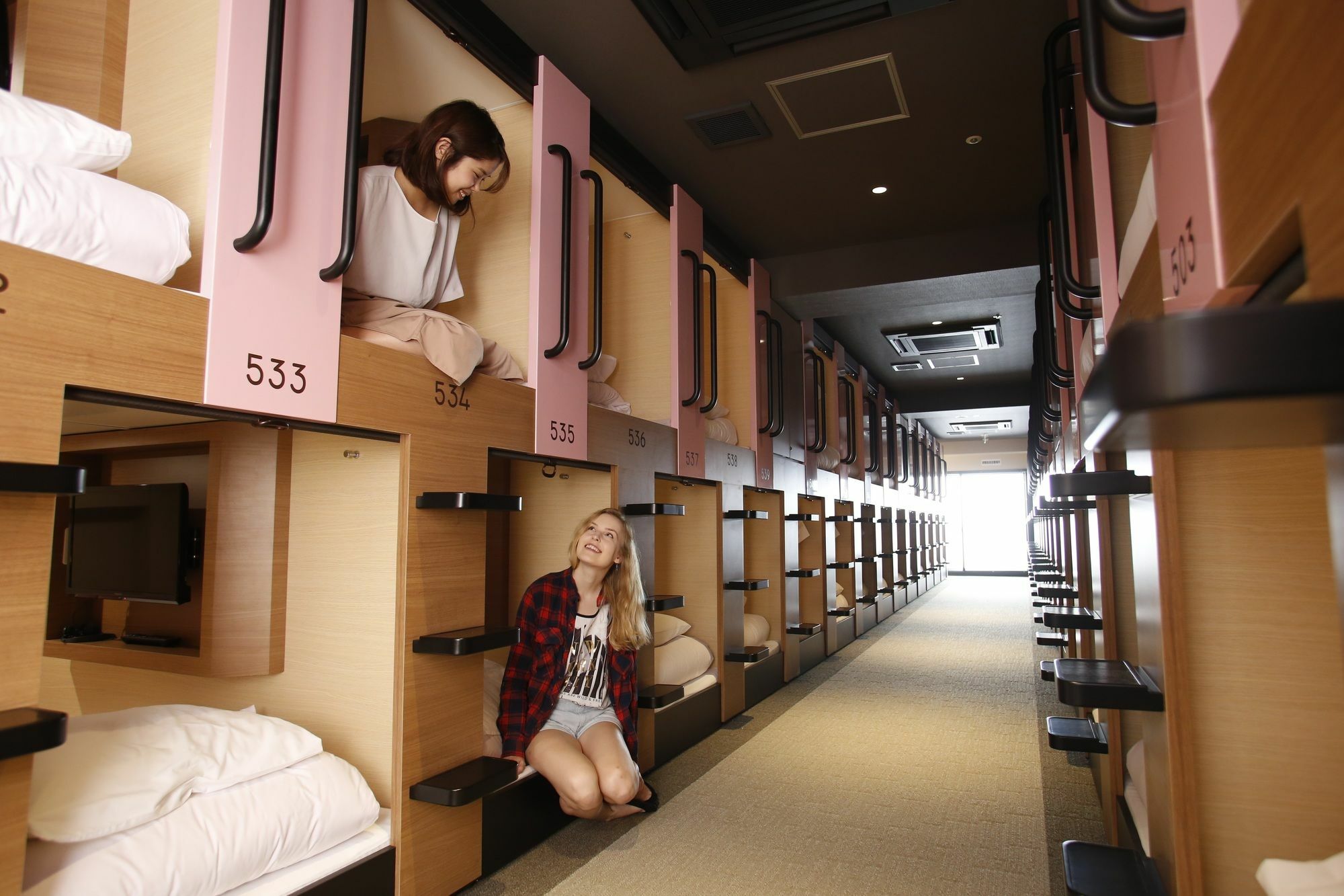 Y'S Cabin Osaka Namba Екстер'єр фото