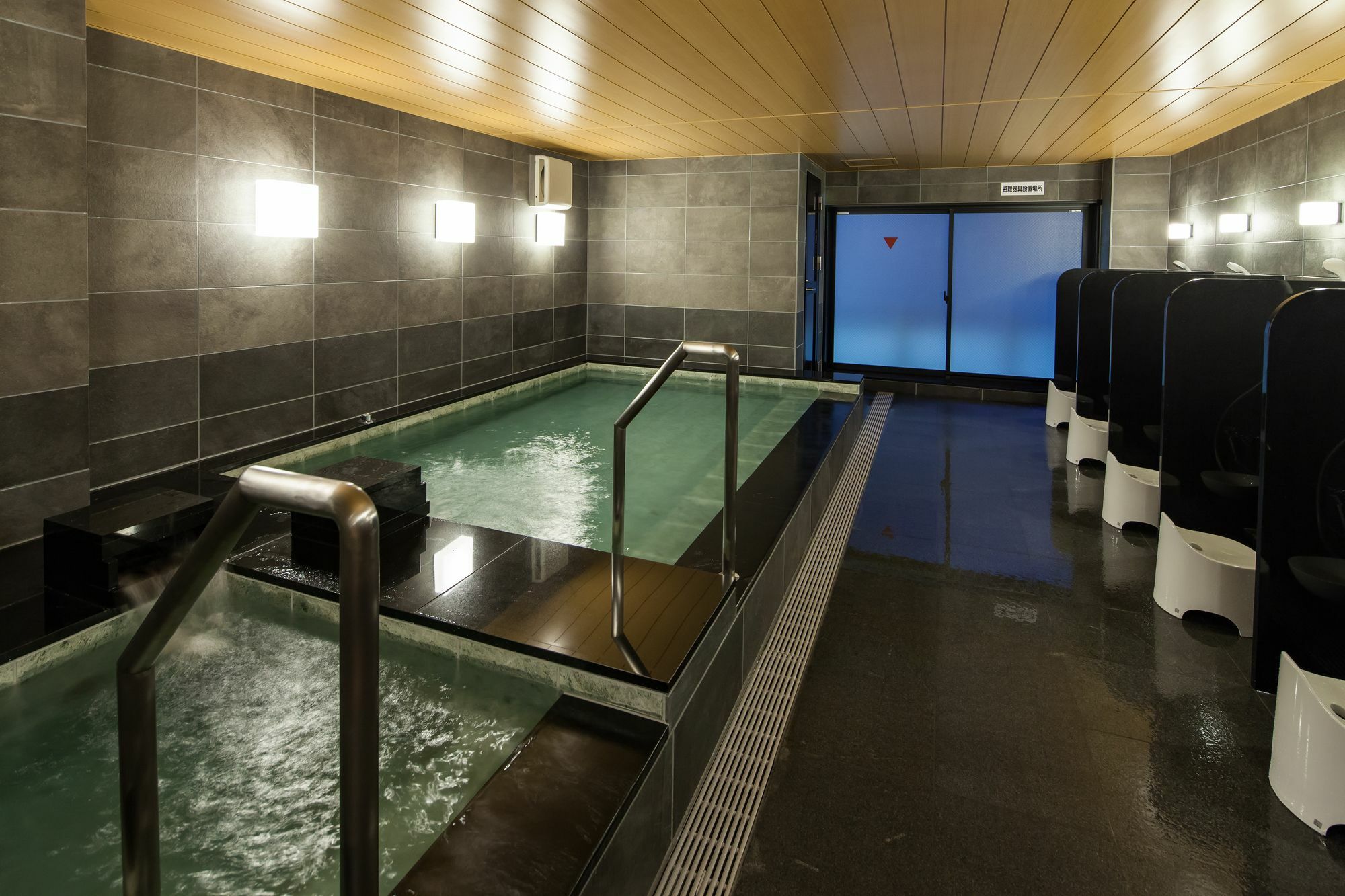 Y'S Cabin Osaka Namba Екстер'єр фото