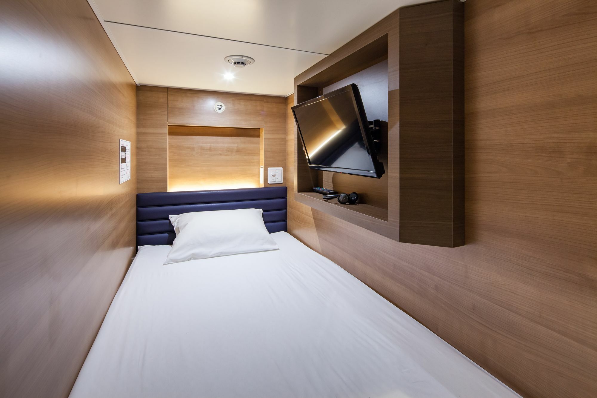 Y'S Cabin Osaka Namba Екстер'єр фото