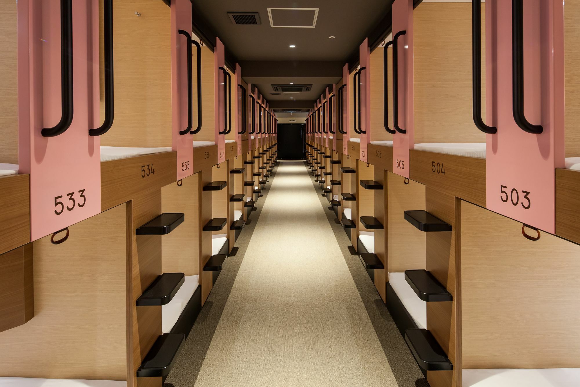 Y'S Cabin Osaka Namba Екстер'єр фото