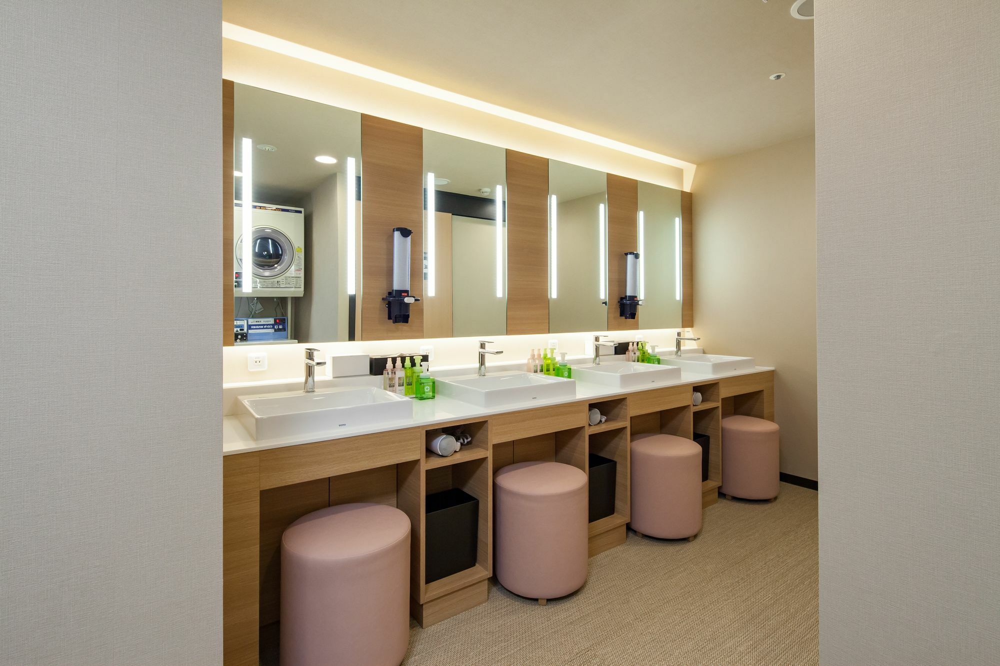 Y'S Cabin Osaka Namba Екстер'єр фото