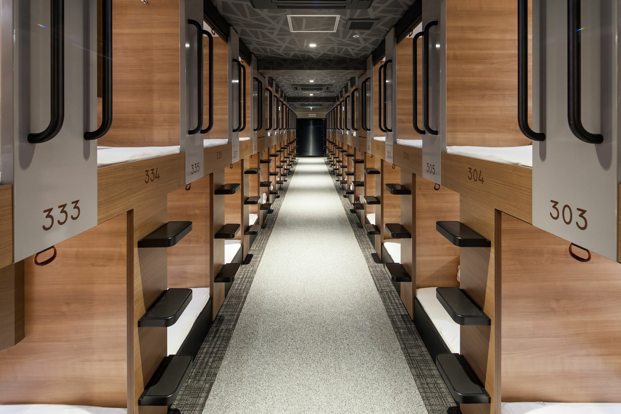 Y'S Cabin Osaka Namba Екстер'єр фото