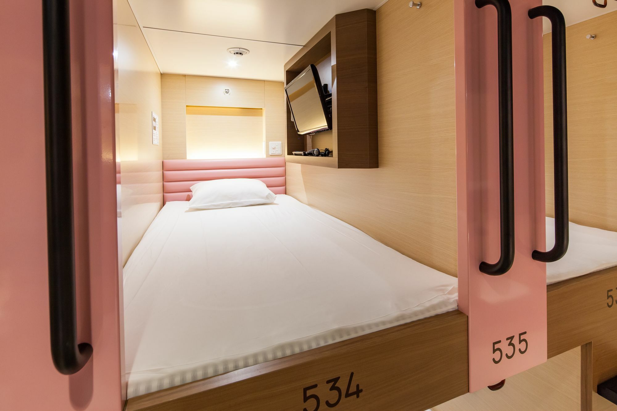 Y'S Cabin Osaka Namba Екстер'єр фото